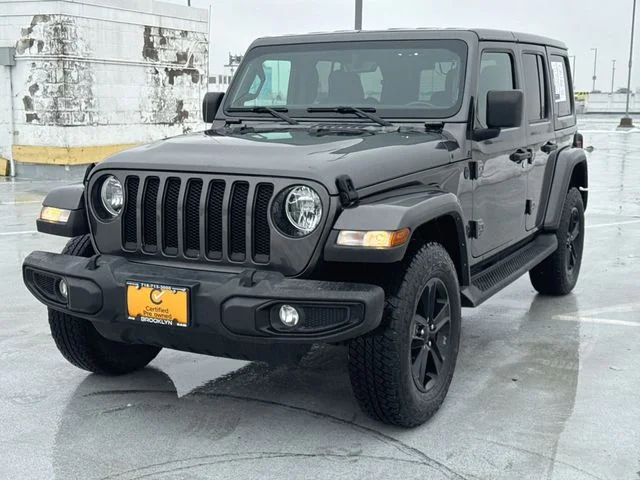 Used 2022 Gray Jeep Unlimited Sahara Altitude image 3