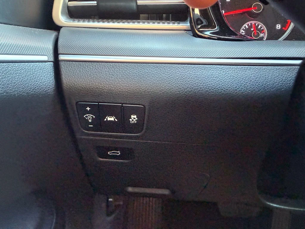 Used 2022 White Kia GT-Line image 19