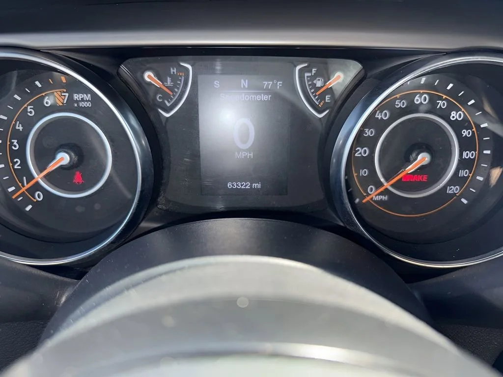 Used 2020  Jeep Sport image 23