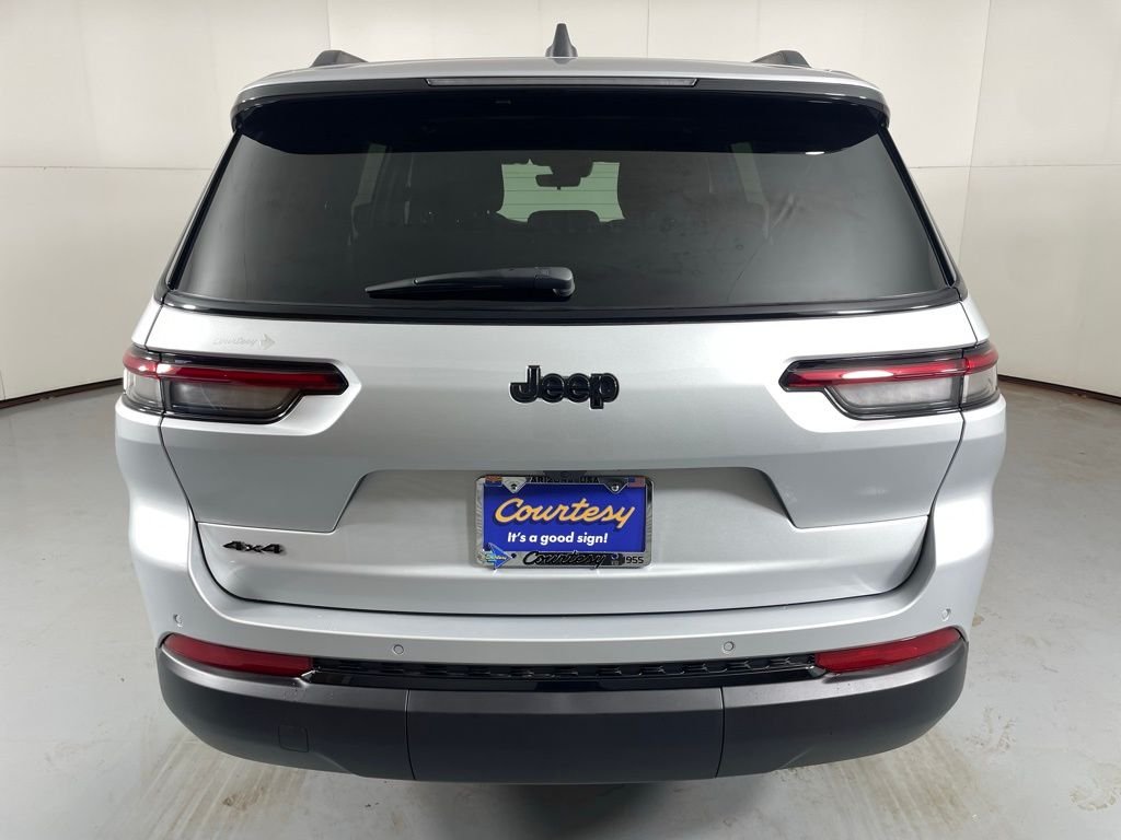 New 2025 Silver Zynith Exterior Paint Jeep Altitude image 7