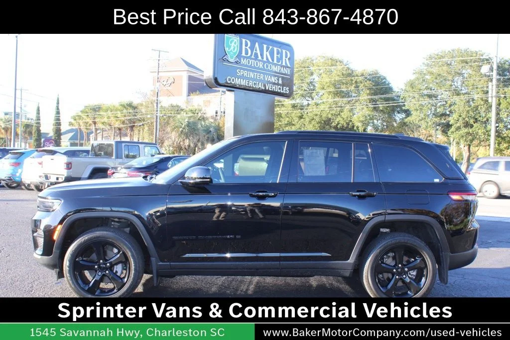 Used 2023 Diamond Black Jeep Altitude X image 13