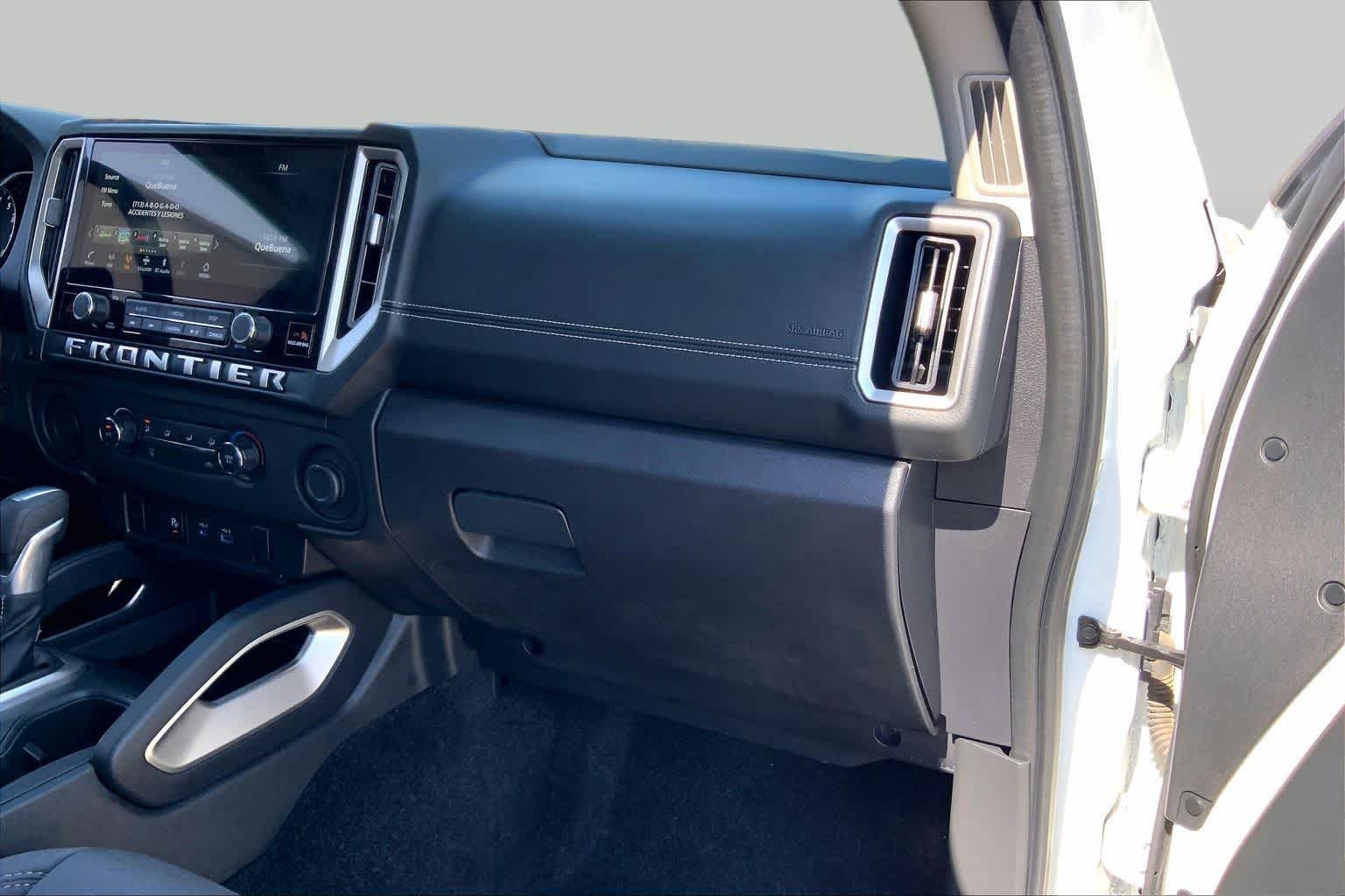 Used 2025 Glacier White Nissan SV image 17