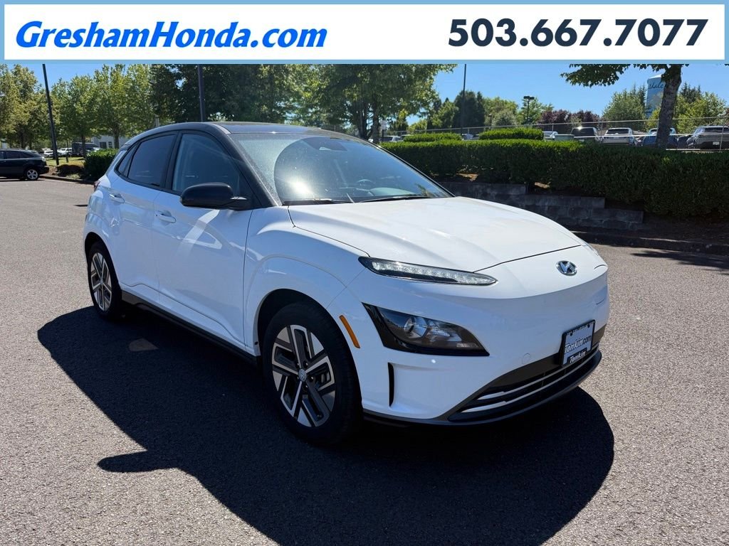 Used 2023 Lunar White w/Black Roof Hyundai SE image 1