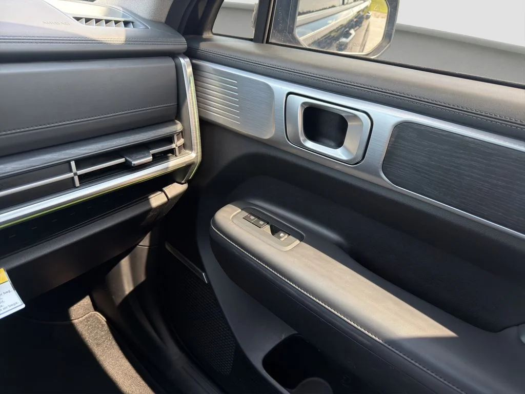 Used 2024 Black Hyundai Limited image 17
