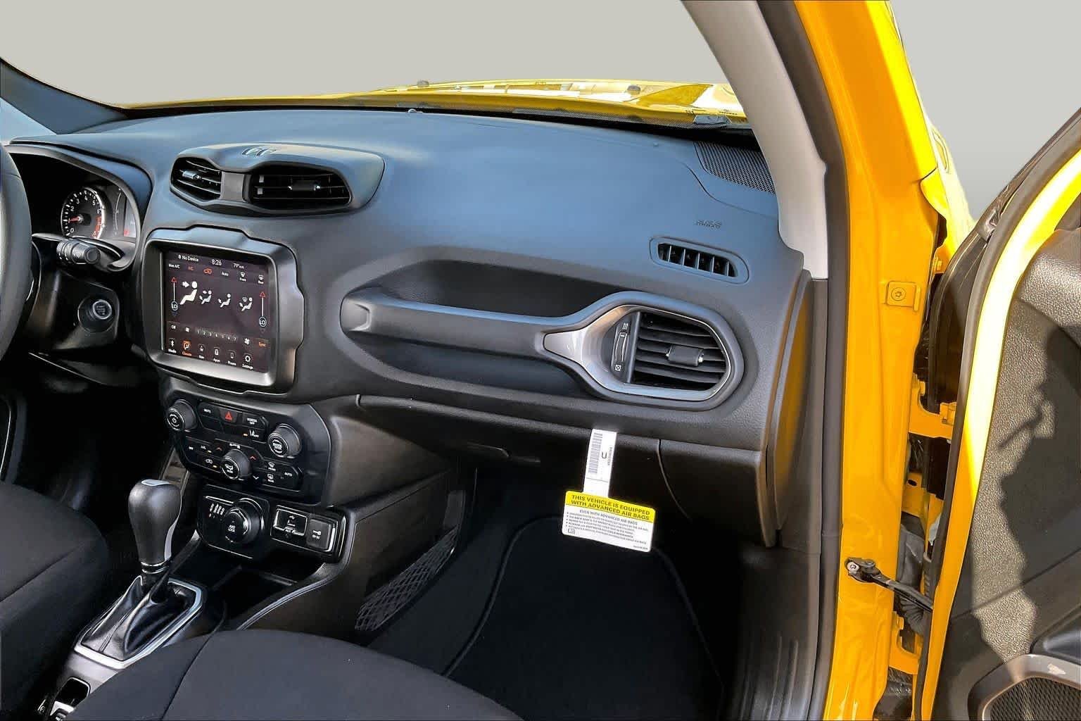 Used 2023 Solar Yellow Clearcoat Jeep Latitude image 18