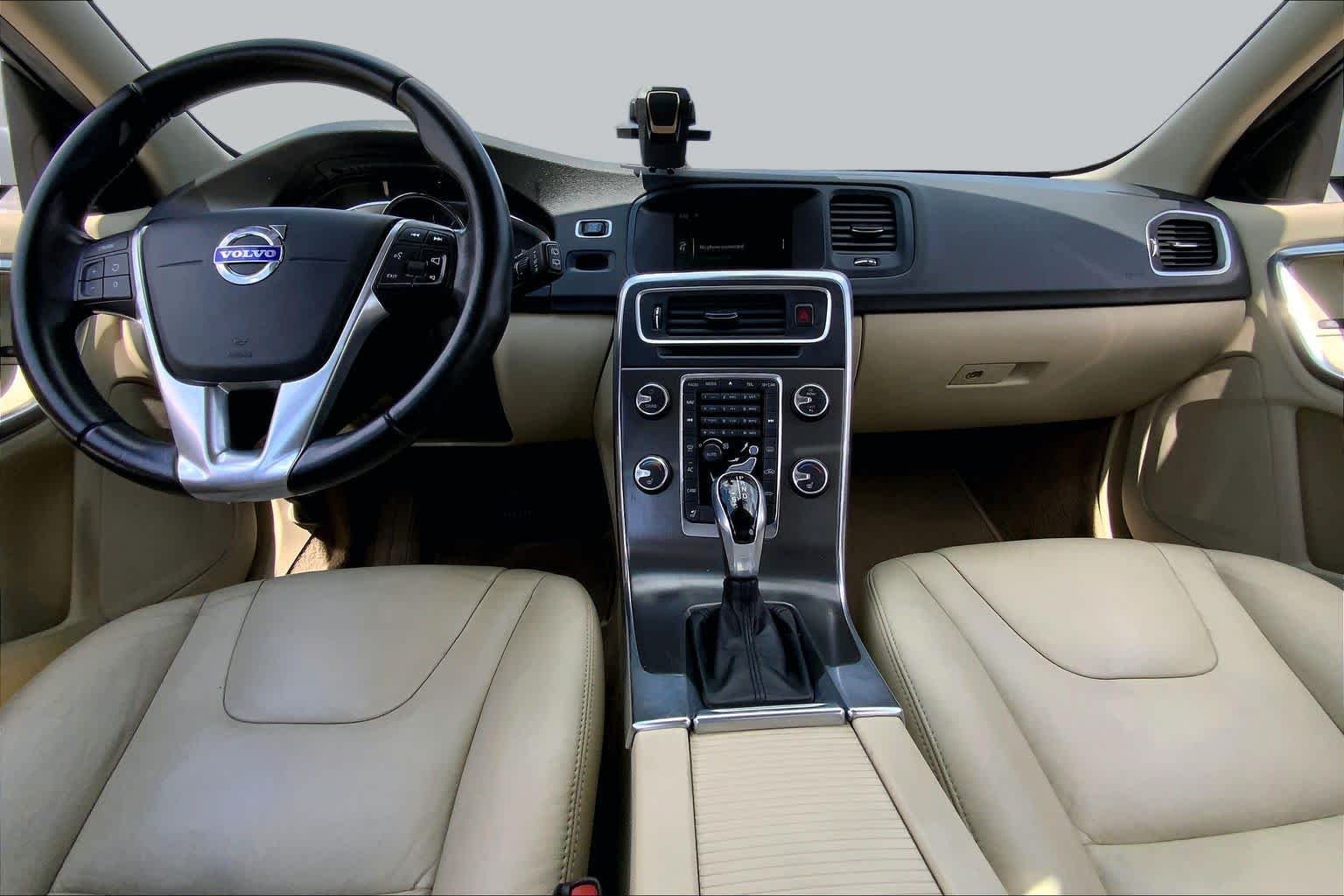 Used 2015 Crystal White Pearl Volvo T5 Drive-E Platinum image 15