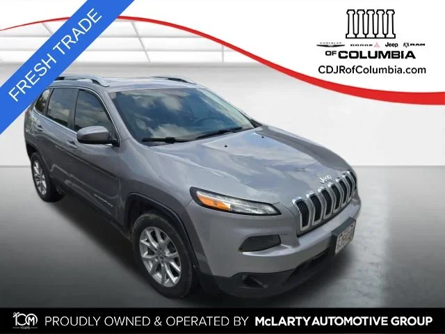 Used 2018 Silver Jeep Latitude Plus image 1