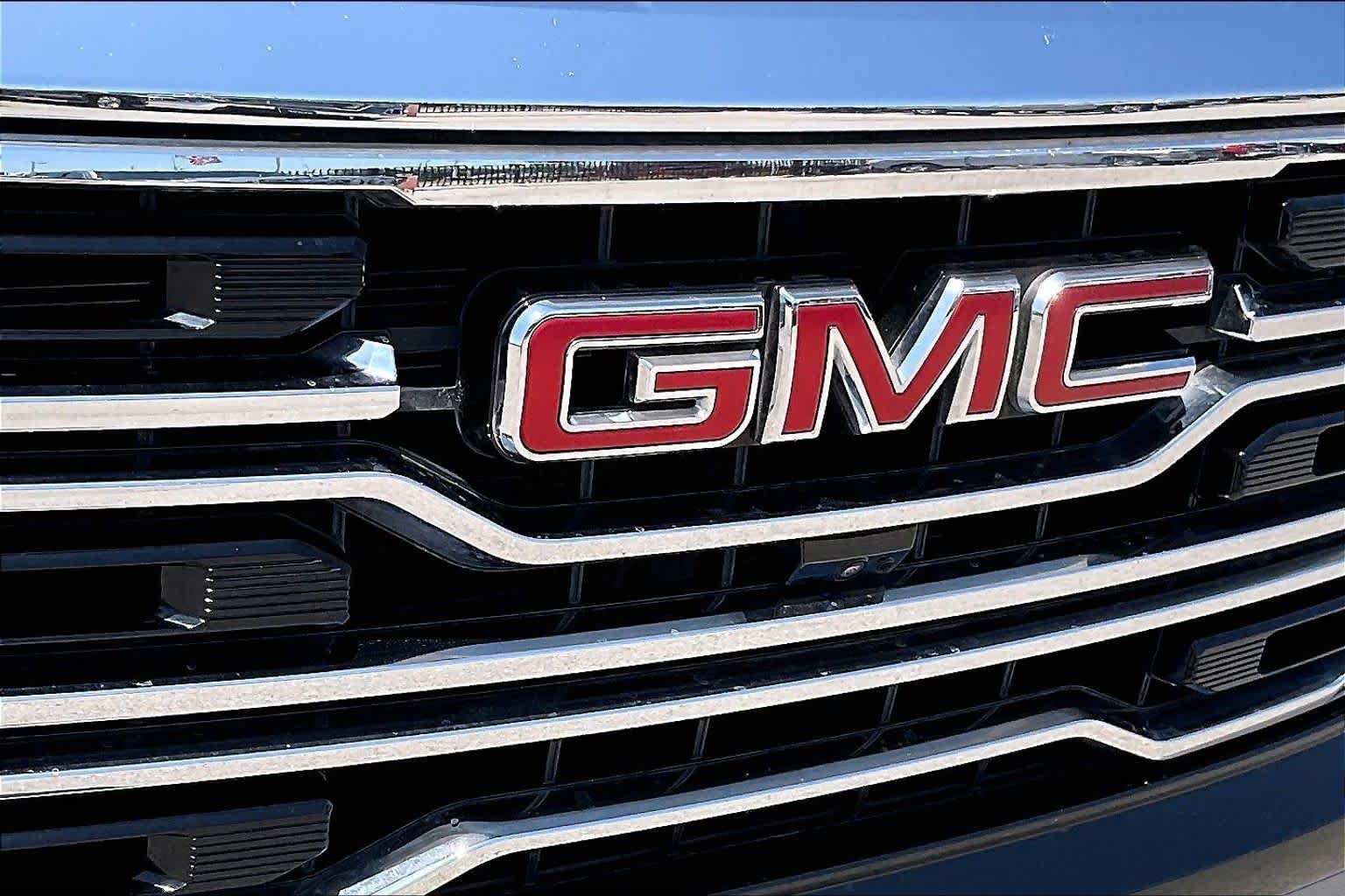 Used 2026 Onyx Black GMC SLT image 29