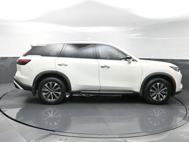 Used 2024 White INFINITI PURE image 8