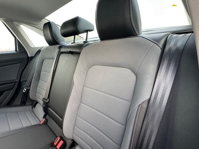 2025 Volkswagen Jetta SE - Photo 28