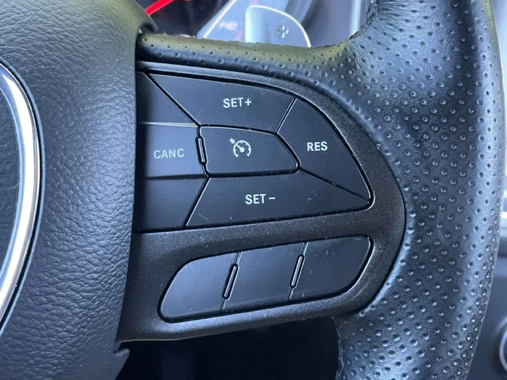 Used 2021 White Dodge SXT image 31