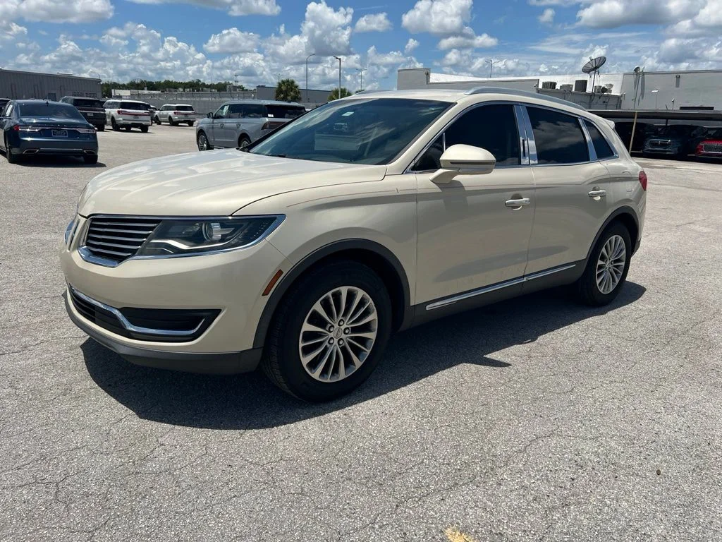 Used 2016 Silver Lincoln Select image 7