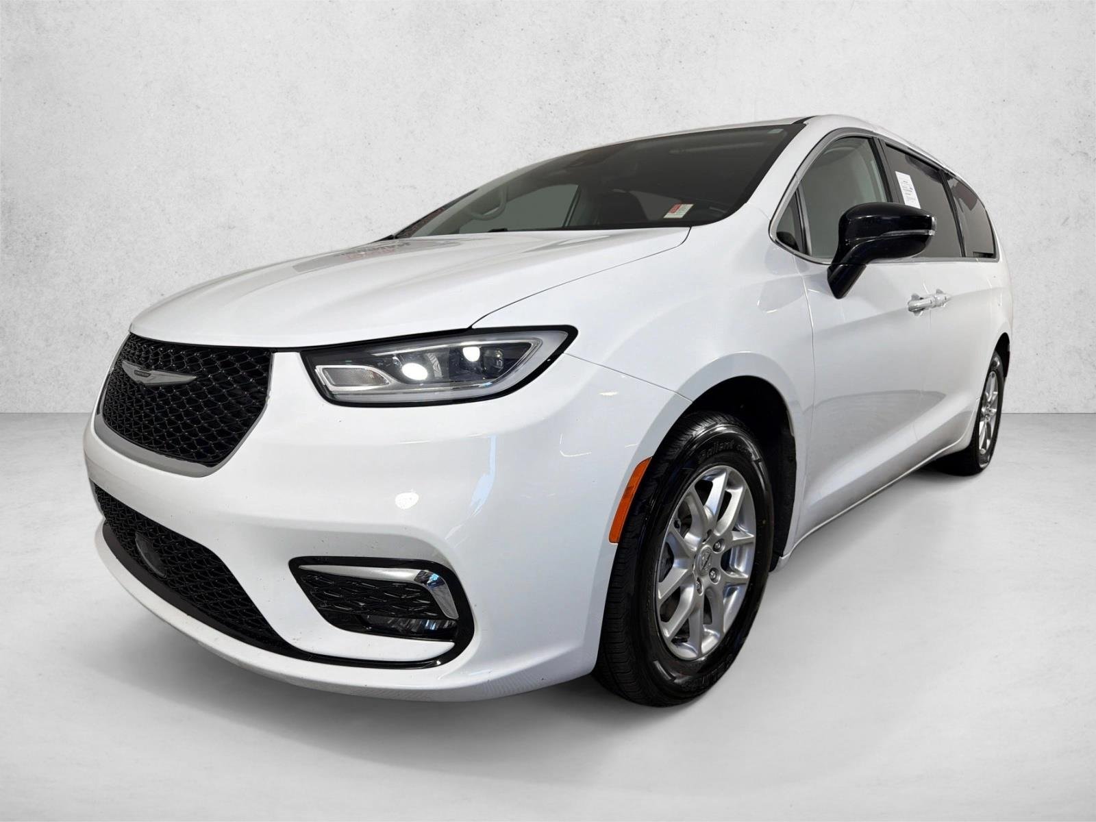 Used 2024 Bright White Clearcoat Chrysler Touring L image 7