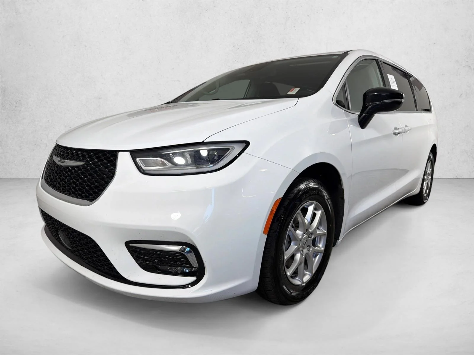 Used 2024 White Chrysler Touring L image 7
