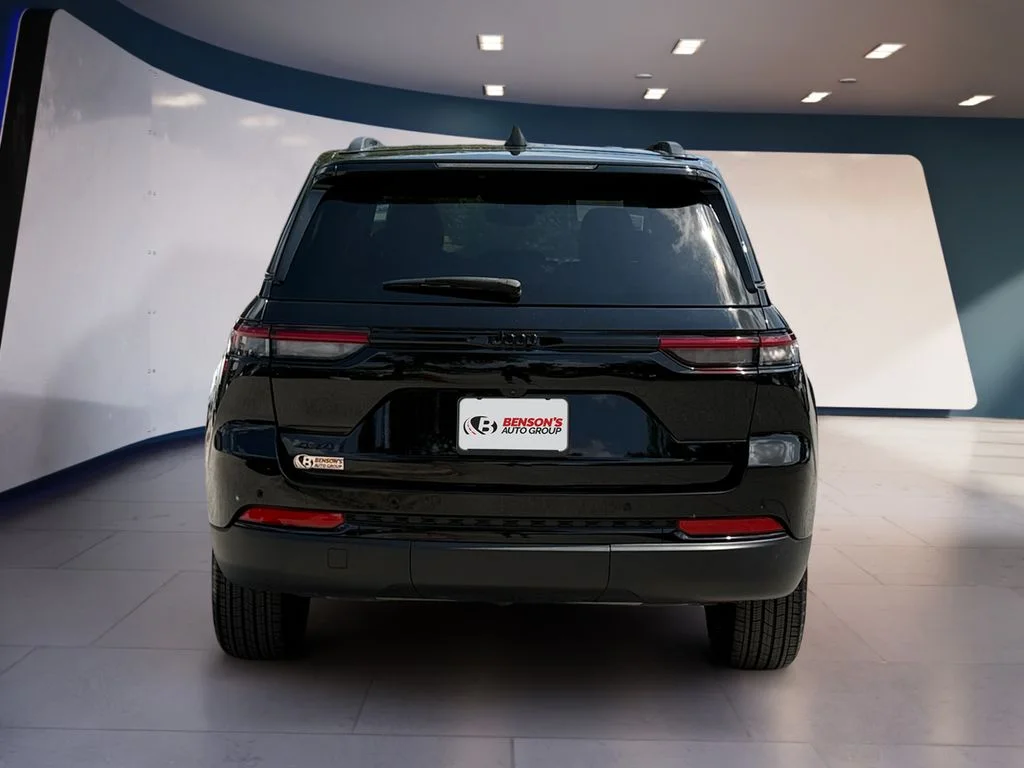 Used 2024 Black Jeep Altitude X image 4