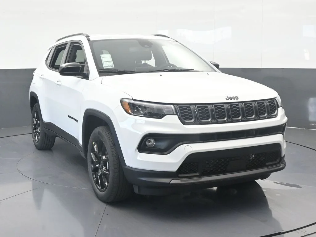 New 2026 Bright White Clear-Coat Exterior Paint Jeep Latitude image 9
