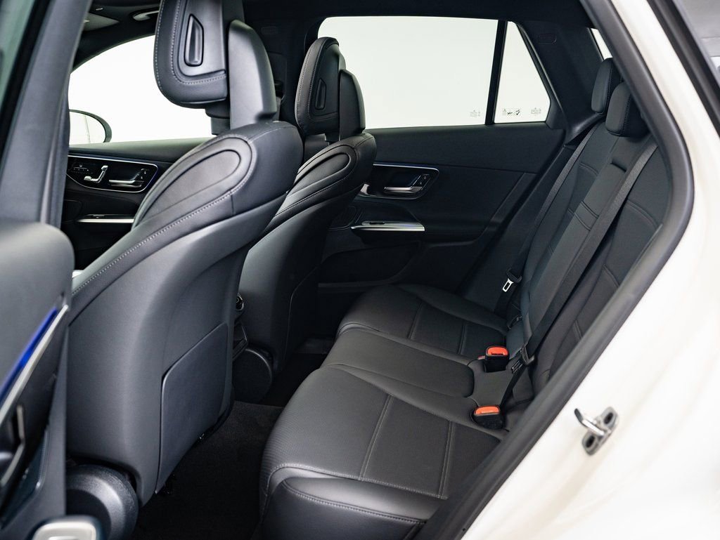 Used 2025 Polar White Mercedes-Benz GLC 300 image 34
