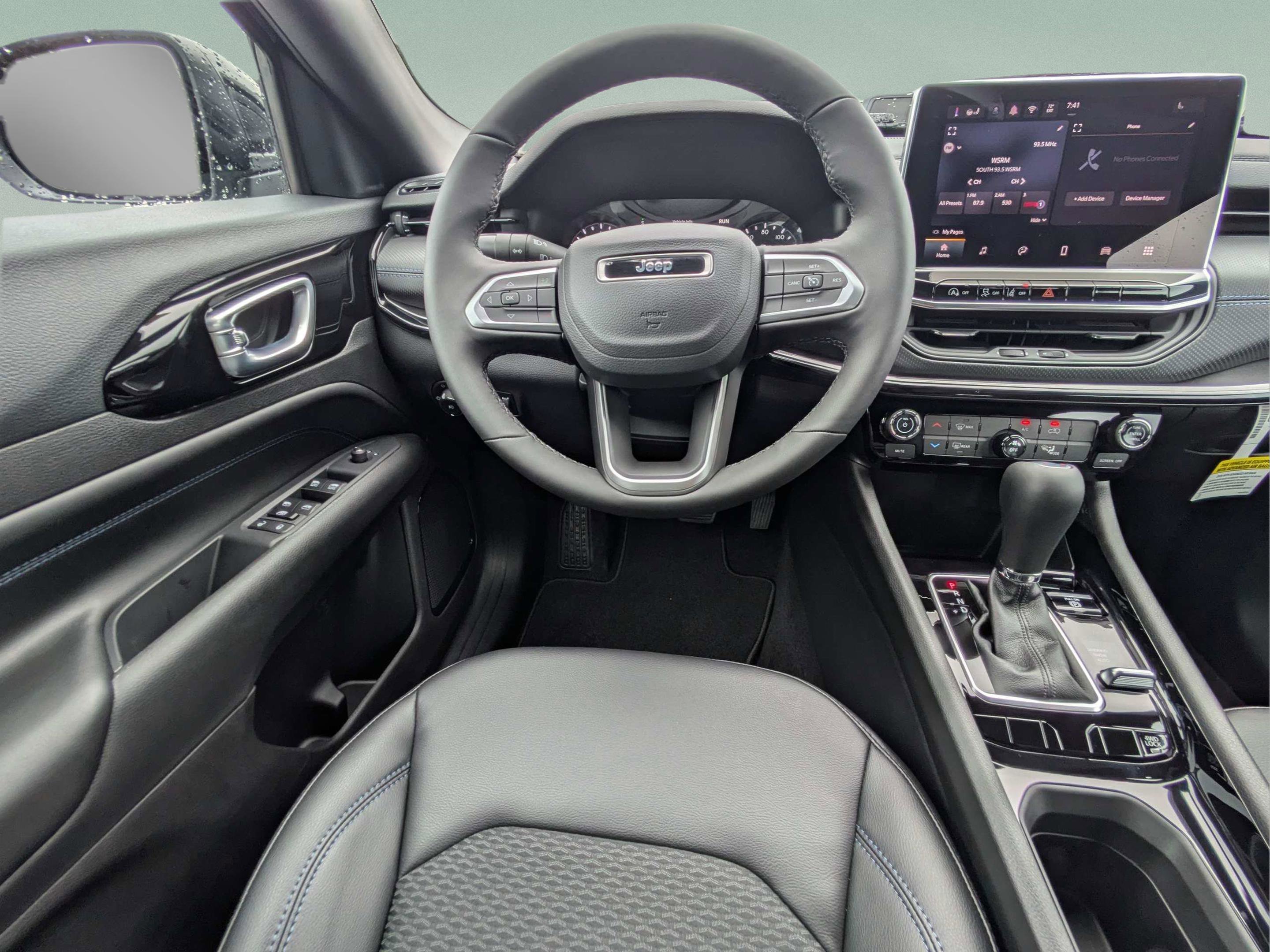 New 2026 Diamond Black Crystal Pearlcoat Jeep Latitude Altitude image 13