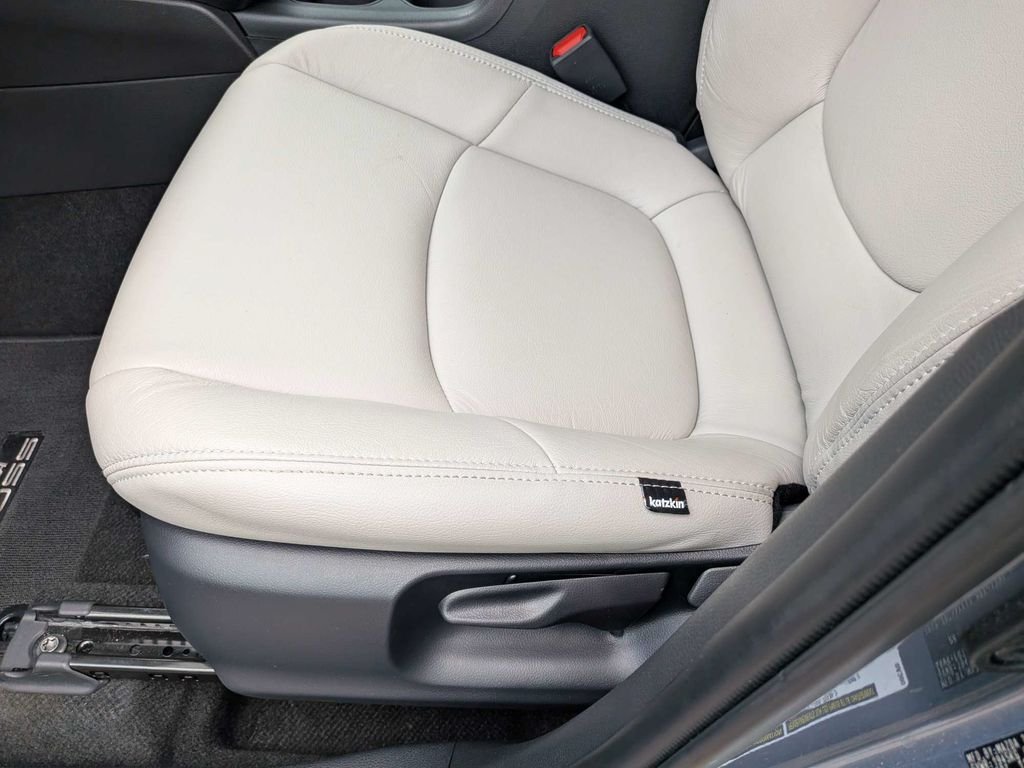 Used 2026  Toyota L image 21