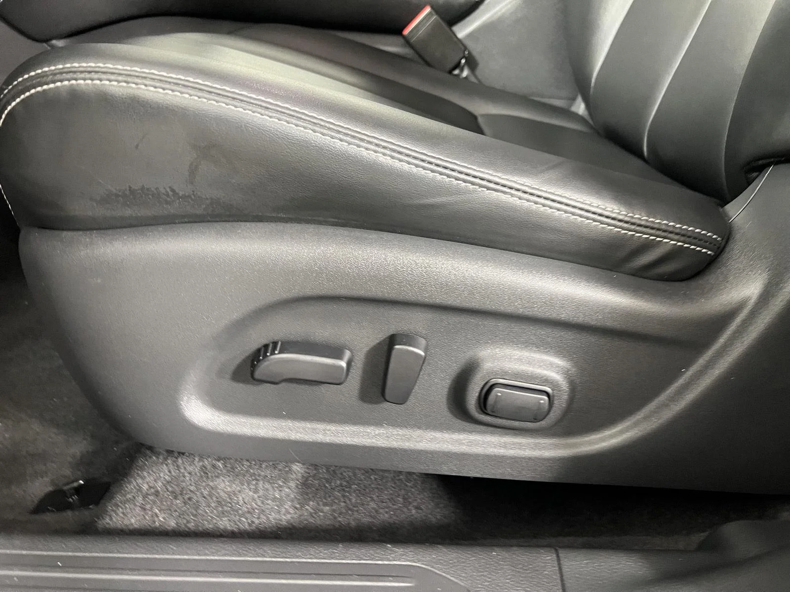 Used 2024 Pearl White Tricoat Nissan SV image 30