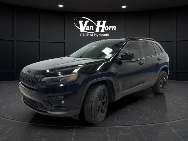 Used 2023 Diamond Black Jeep Altitude image 3