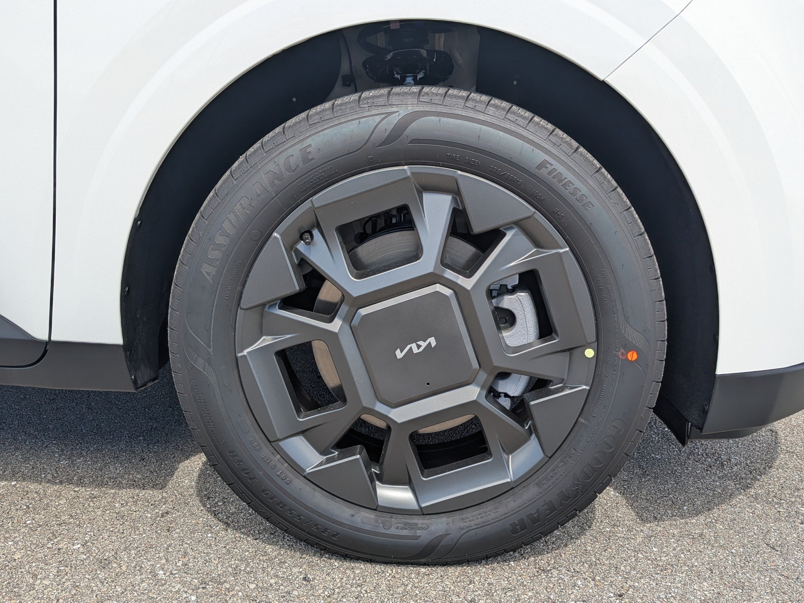 New 2026 Snow White Pearl Kia EX image 11