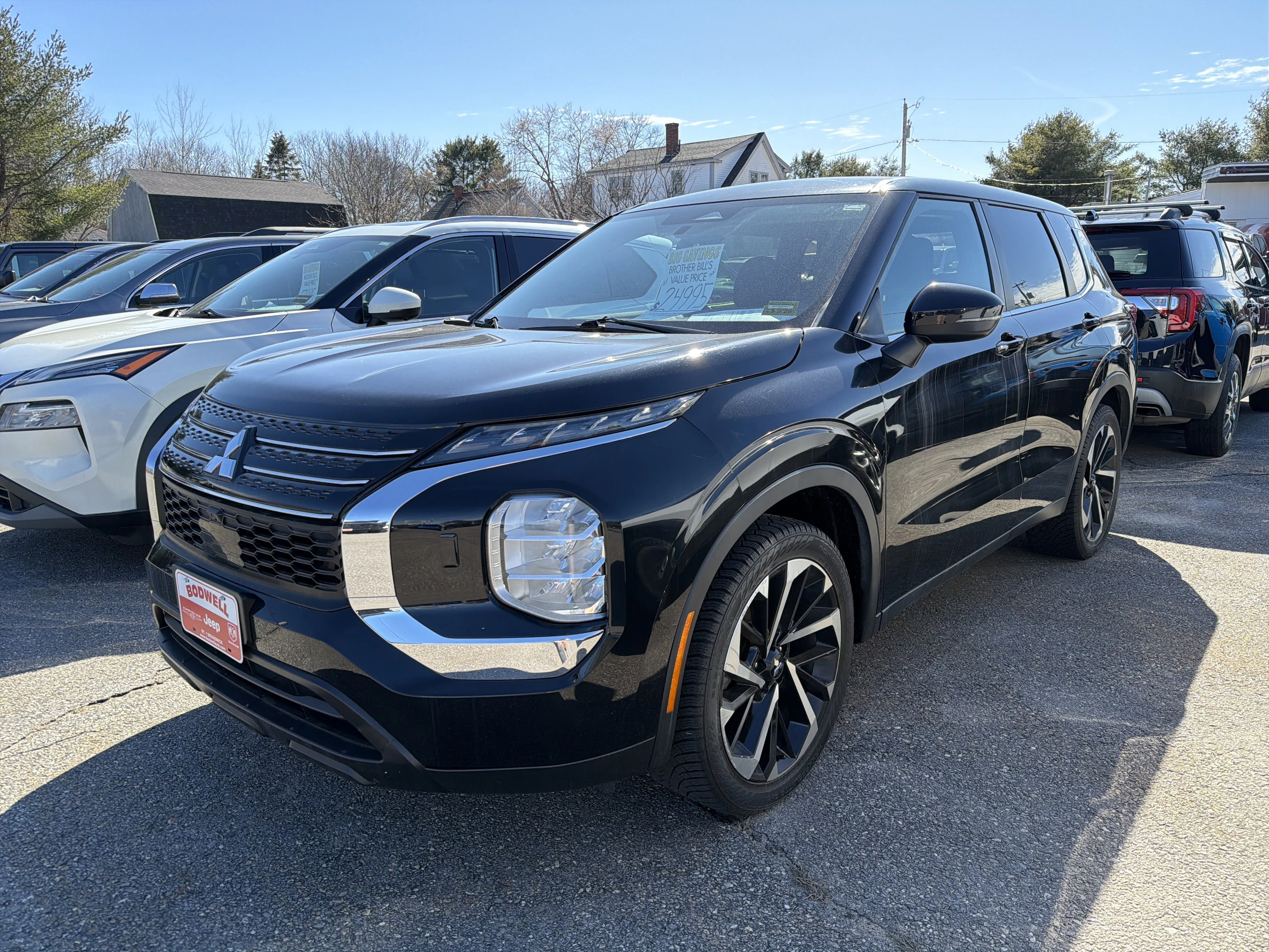 2022 Mitsubishi Outlander ES S-AWC's photo
