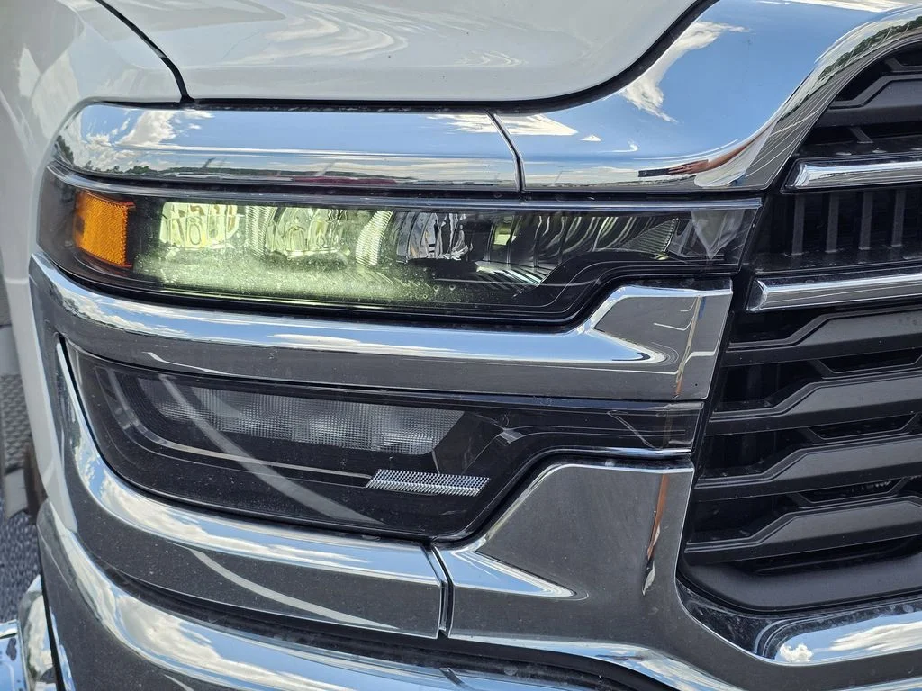 New 2026 Bright White Clear-Coat Exterior Paint RAM Tradesman image 4