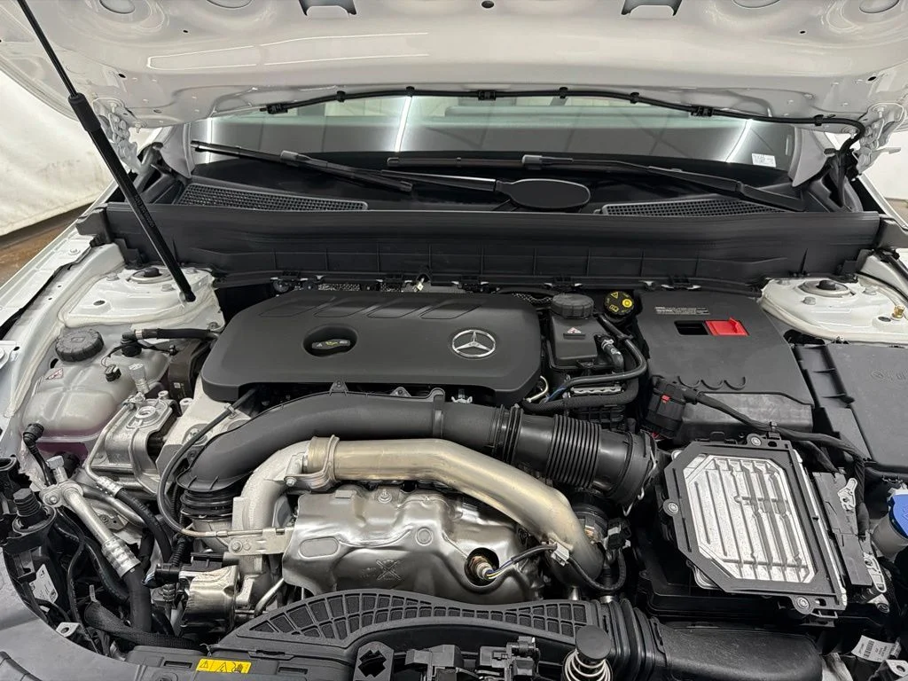 New 2026 White Mercedes-Benz GLB 250 image 29