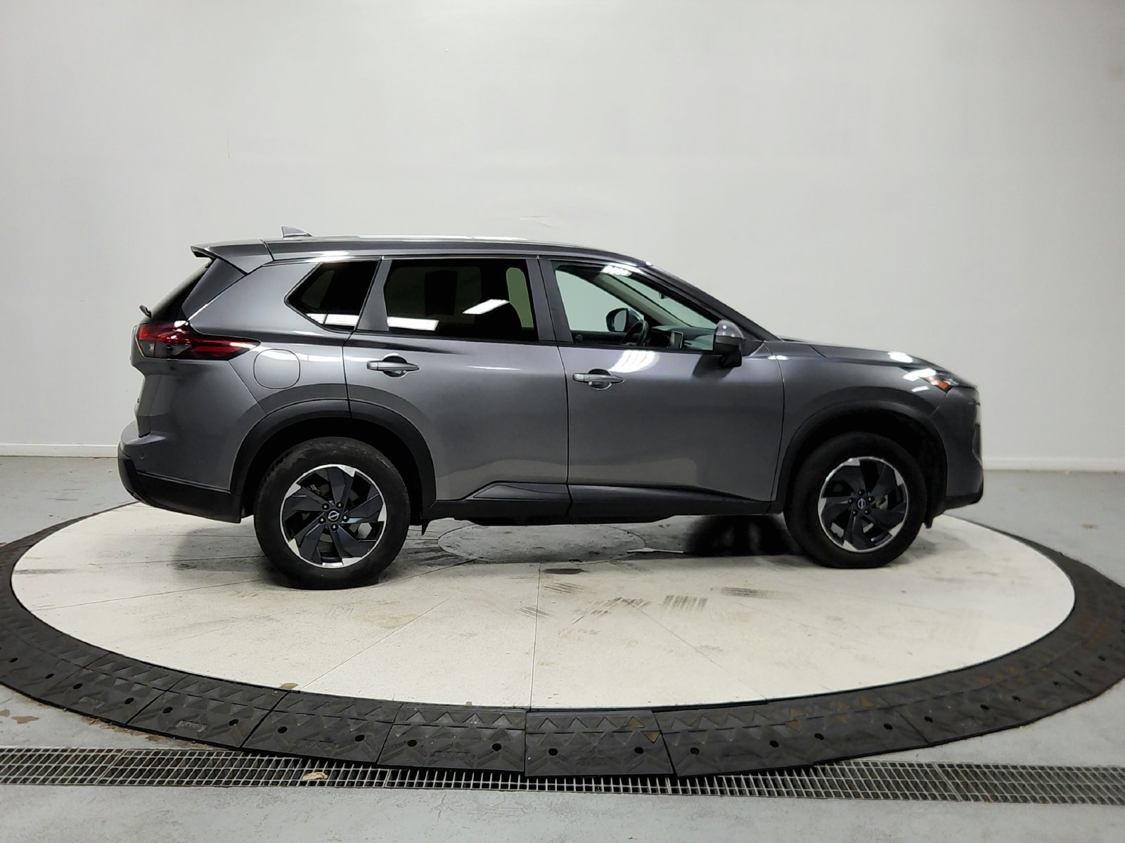 Used 2025 Gray Nissan SV image 9