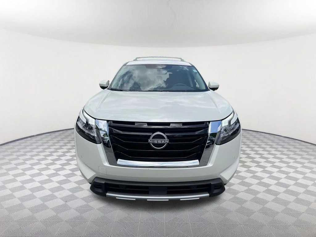Used 2024 White Nissan SL image 2