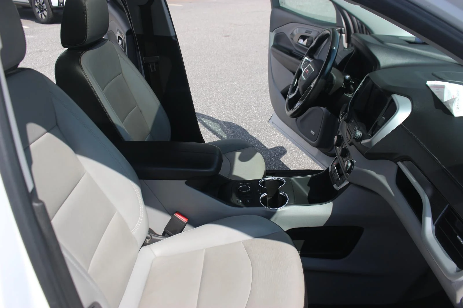 Used 2022 White Frost Tricoat GMC SLT image 37