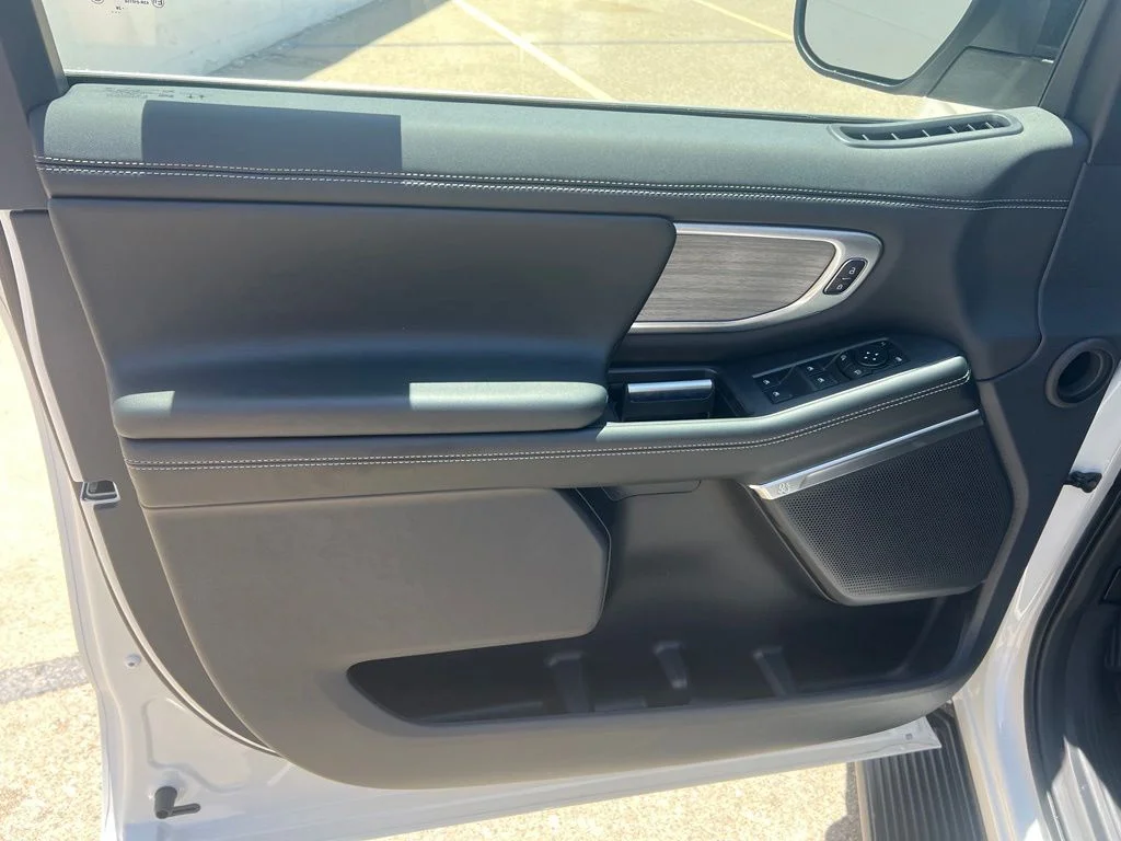 New 2027 Star White Metallic Tri-Coat Ford MAX Platinum image 10