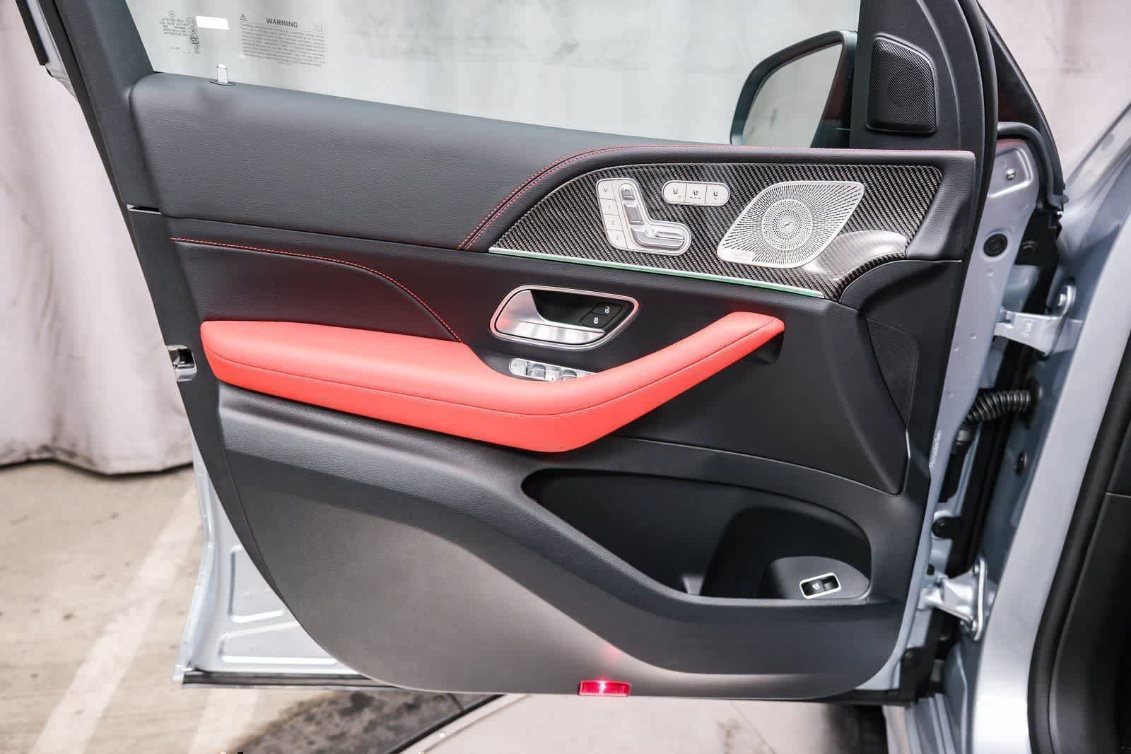 Nuevo Mercedes-Benz AMG® GLE 53 4MATIC+ SUV 2026 en color Cirrus Silver Metallic, imagen 23.