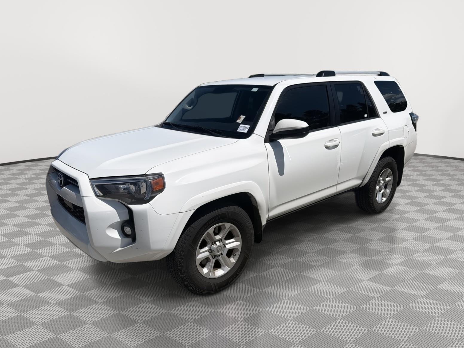 Used 2021 Super White Toyota SR5 image 1