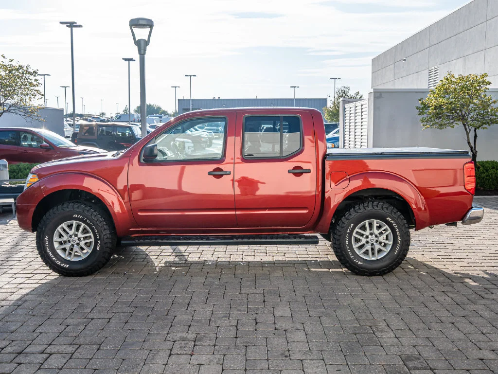 Used 2018 Lava Red Nissan SV image 5