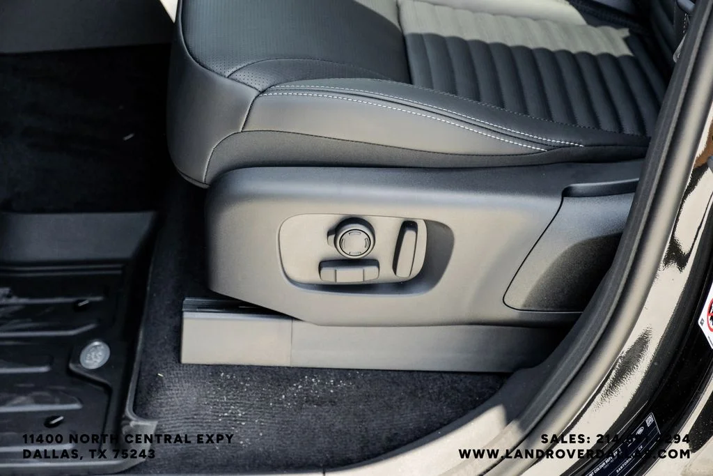 New 2026 Santorini Black Metallic Land Rover Dynamic SE image 36