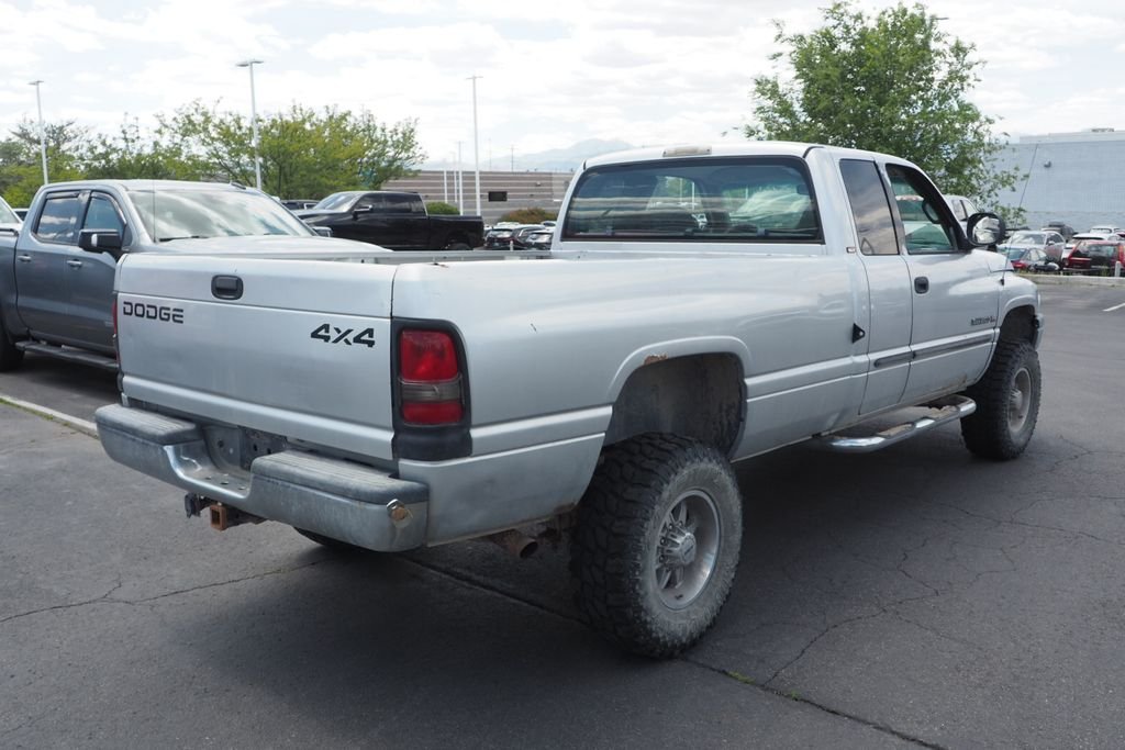 Used 2001 White Dodge SLT image 3