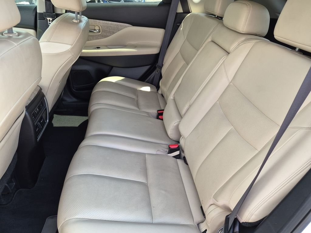 Used 2022 White Nissan SL image 28