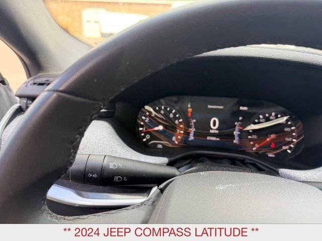 Used 2024 White Jeep Latitude image 13