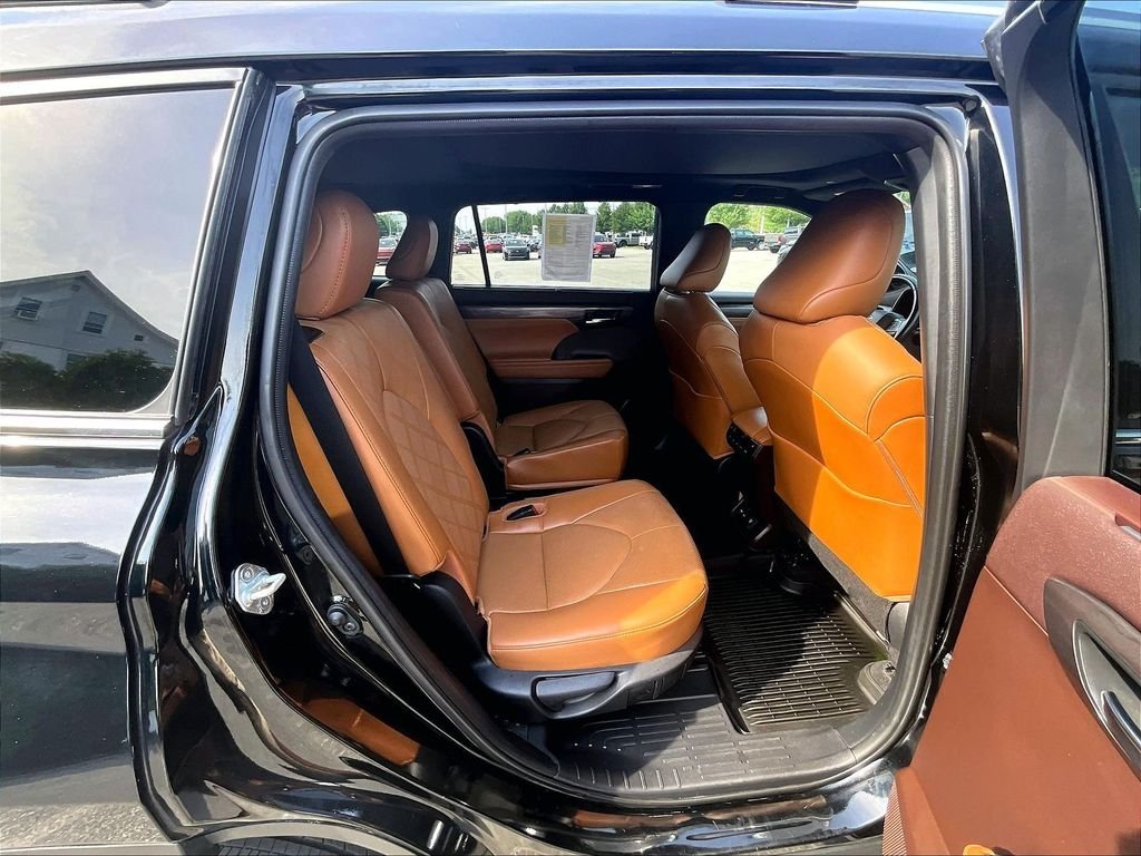 Used 2022 Black Toyota Platinum image 16