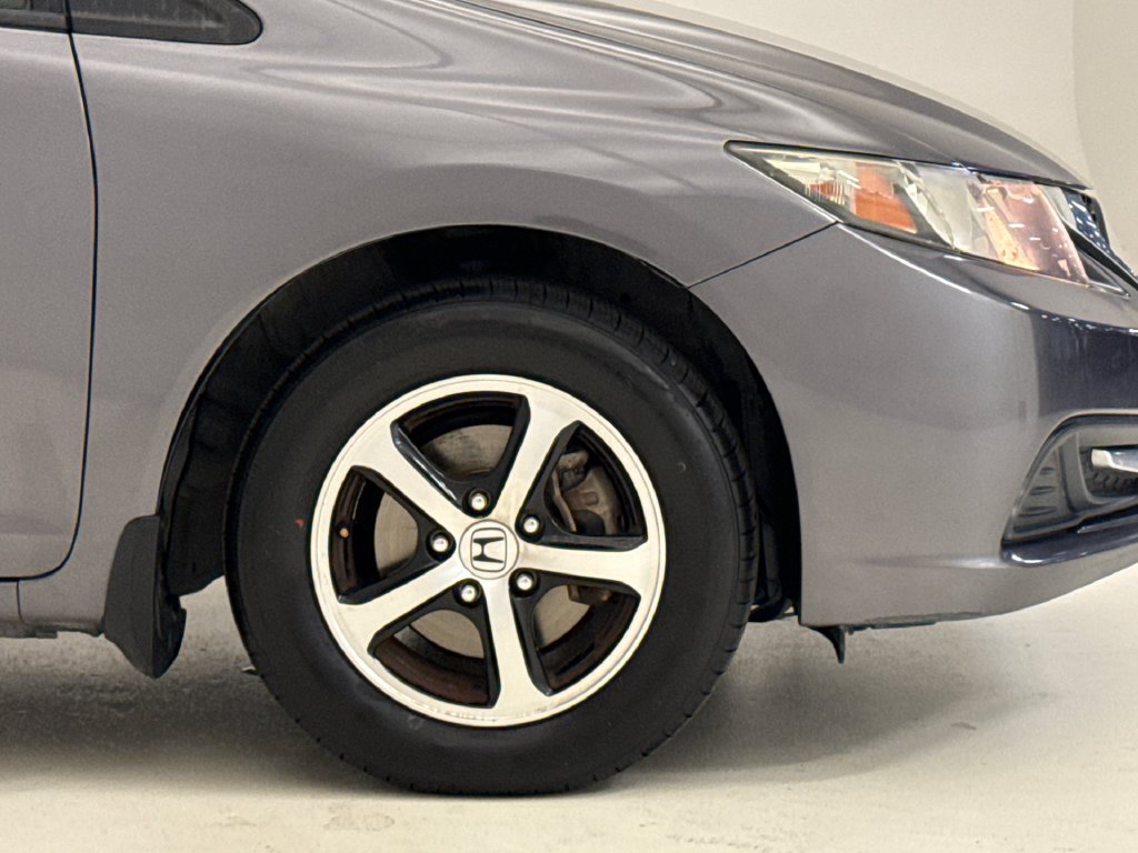 Used 2015 Alabaster Silver Metallic Honda SE image 6