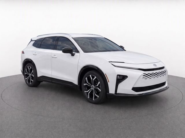Used 2025 White Toyota XLE image 2
