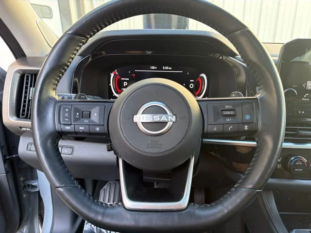 Used 2022 Gray Nissan Platinum image 31