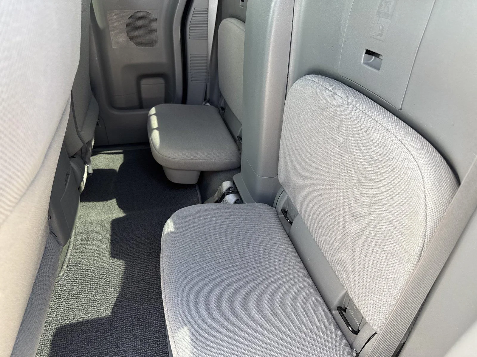 Used 2019 Glacier White Nissan S image 27