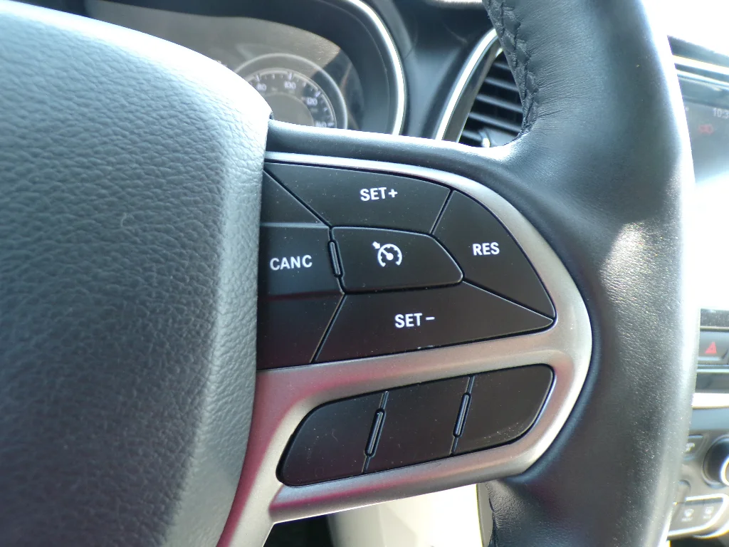 Used 2019 Velvet Red Pearlcoat Jeep Overland image 28
