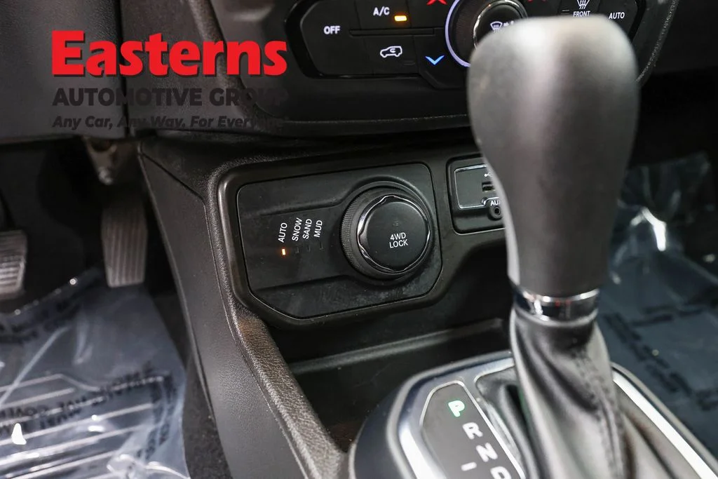 Used 2021 Red Jeep Latitude image 20