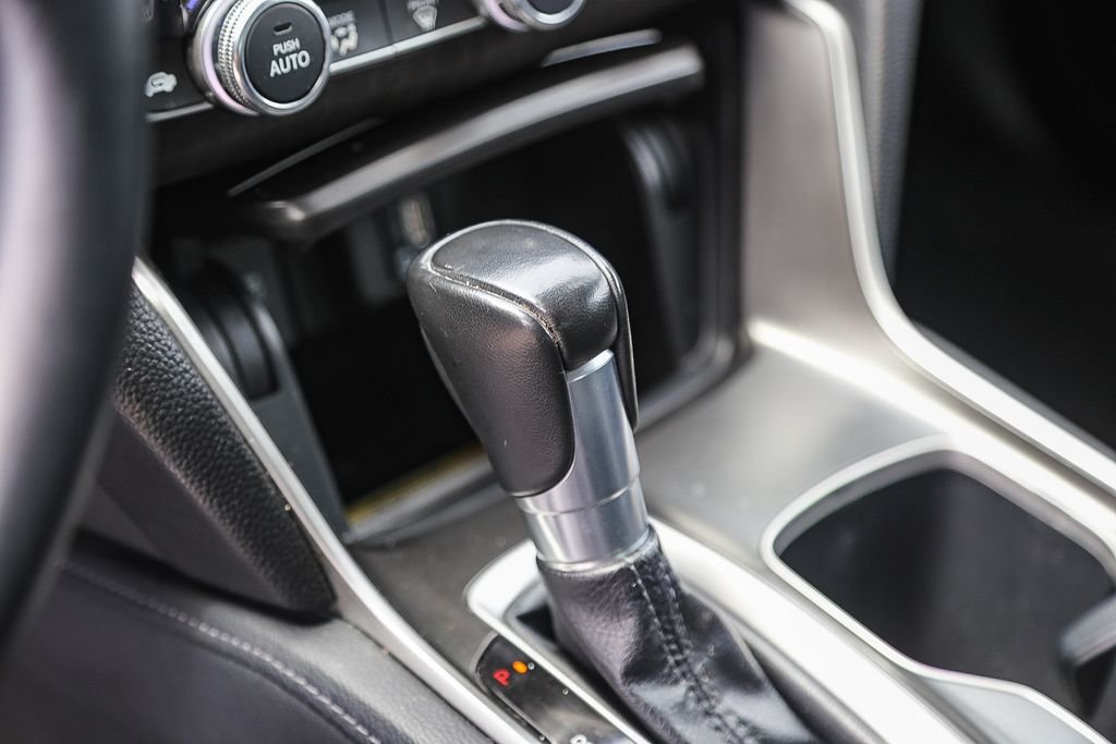 Used 2018 Platinum White Pearl Honda Touring image 19