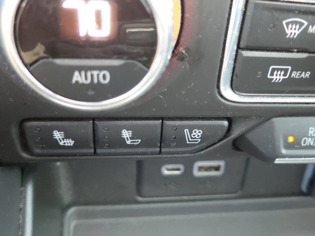 Used 2023 Silver GMC AT4 image 44