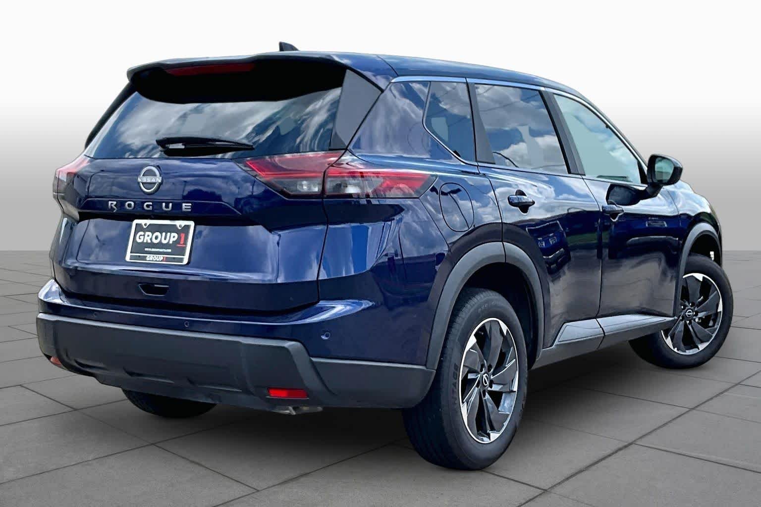 Used 2025 Deep Ocean Blue Pearl Nissan SV image 12